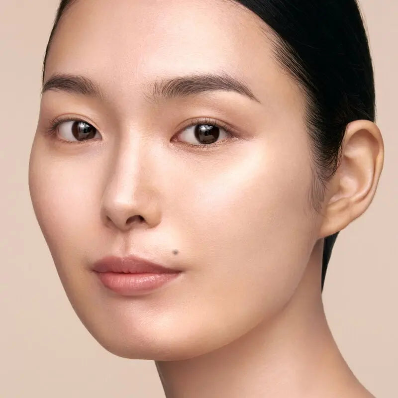 Radiant Cushion Foundation Dewy Clé de Peau Beauté