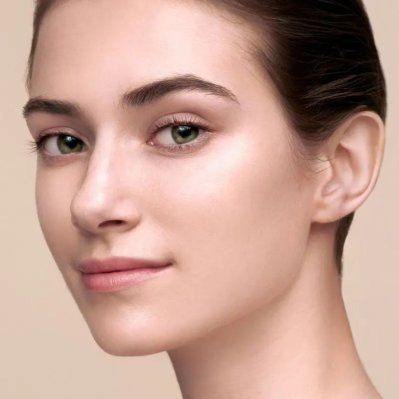 Radiant Cushion Foundation Dewy Clé de Peau Beauté