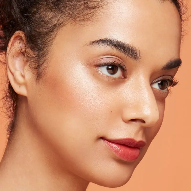 The Luminizing Face Enhancer Clé de Peau Beauté