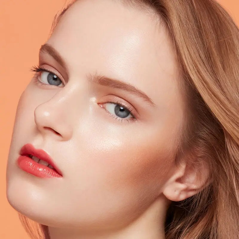 The Luminizing Face Enhancer Clé de Peau Beauté